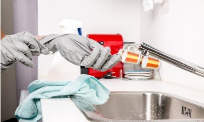 Condições de trabalho que agravam doença de empregada geram responsabilidade para empresa Condições de trabalho que agravam doença de empregada geram responsabilidade para empresa