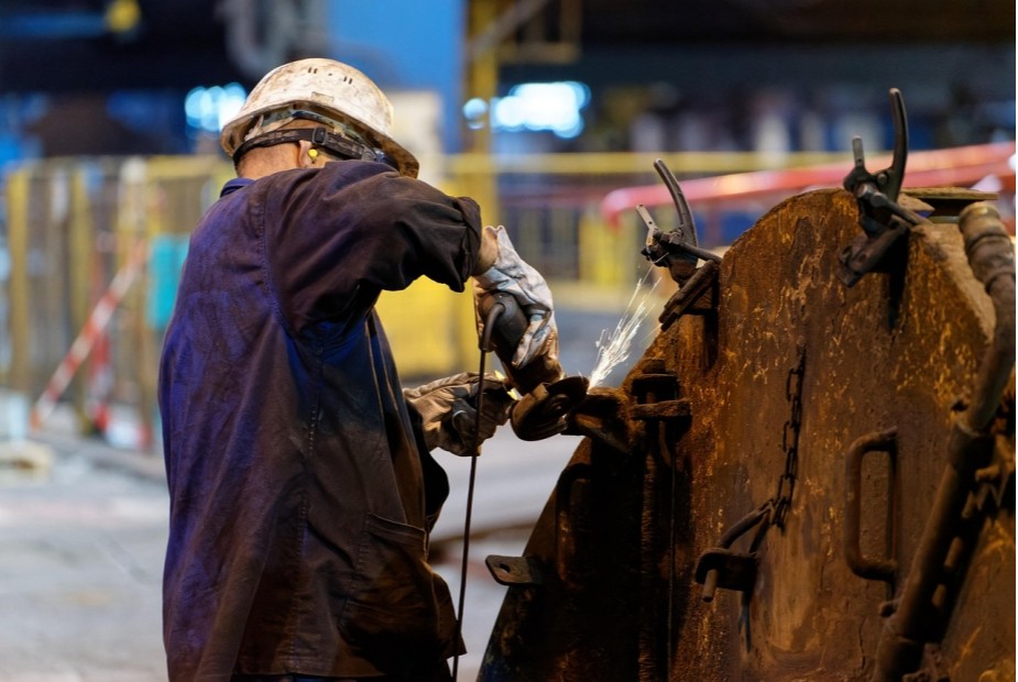 Aptidão no momento da dispensa não afasta direito de auxiliar industriário à estabilidade Aptidão no momento da dispensa não afasta direito de auxiliar industriário à estabilidade