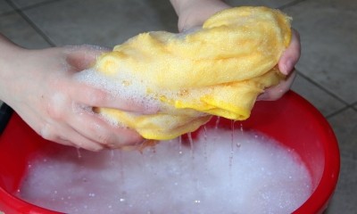 Empregadora doméstica é absolvida de indenizar empregada que fraturou o punho