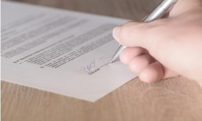 É  necessária a coleta de assinatura do empregado no contracheque no caso de depósito bancário do salário?