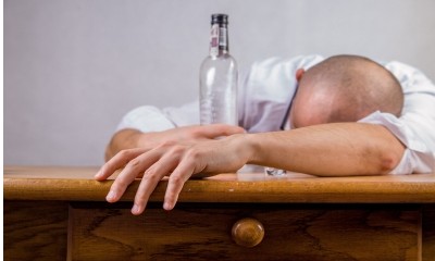 Alcoolismo e trabalho: entre o estigma, a doença e a proteção dos direitos